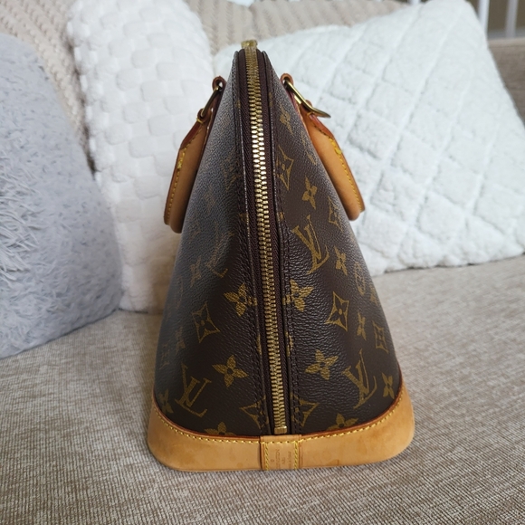 Authentic Louis Vuitton Monogram Alma PM Hand Bag.. - Picture 4 of 16
